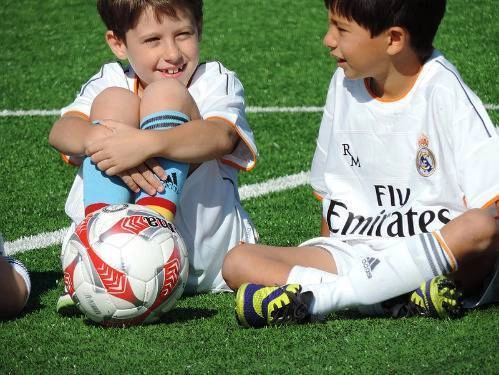 Sabías qué el fútbol potencia las habilidades físicas en los niños y niñas?  - Campus Experience Fundación Real Madrid